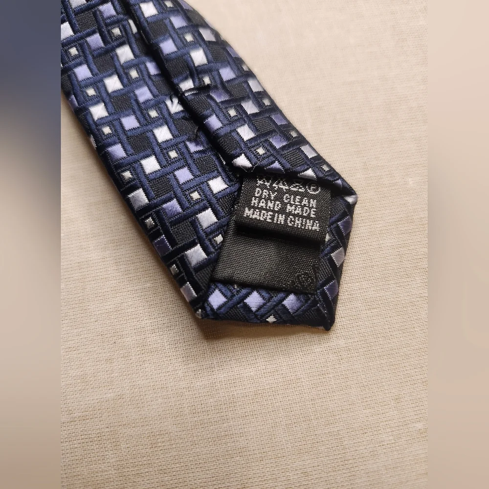 Sophisticated Navy and Black Men's Tie And Handkerchief NWOT